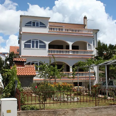 Apartment 6452a