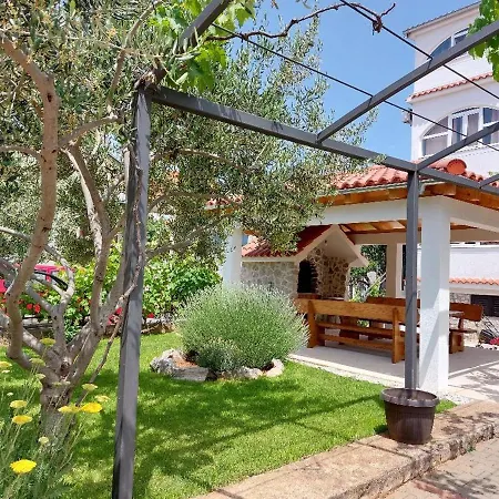 6452a Apartment *